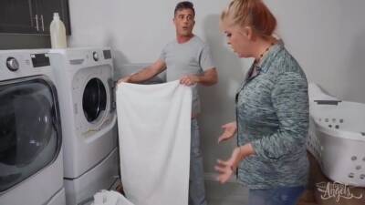 Dirty Towels - shemalez.com